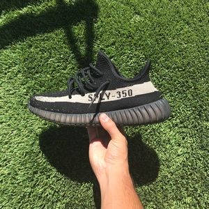 Yeezy Boost 350 V2